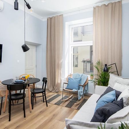 Barbacan Suites - Old Town Apartments - By Upstairs Krakow Bagian luar foto