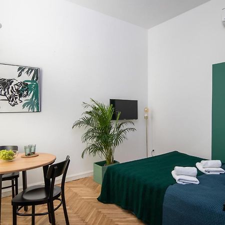 Barbacan Suites - Old Town Apartments - By Upstairs Krakow Bagian luar foto