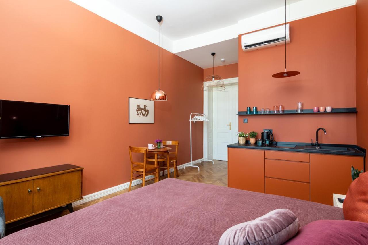 Barbacan Suites - Old Town Apartments - By Upstairs Krakow Bagian luar foto