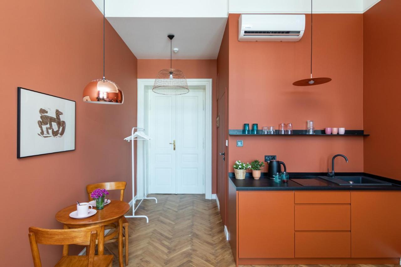 Barbacan Suites - Old Town Apartments - By Upstairs Krakow Bagian luar foto