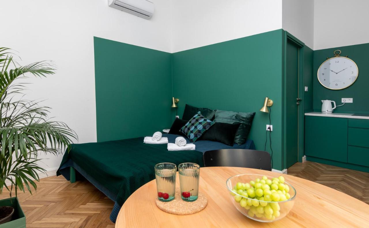 Barbacan Suites - Old Town Apartments - By Upstairs Krakow Bagian luar foto
