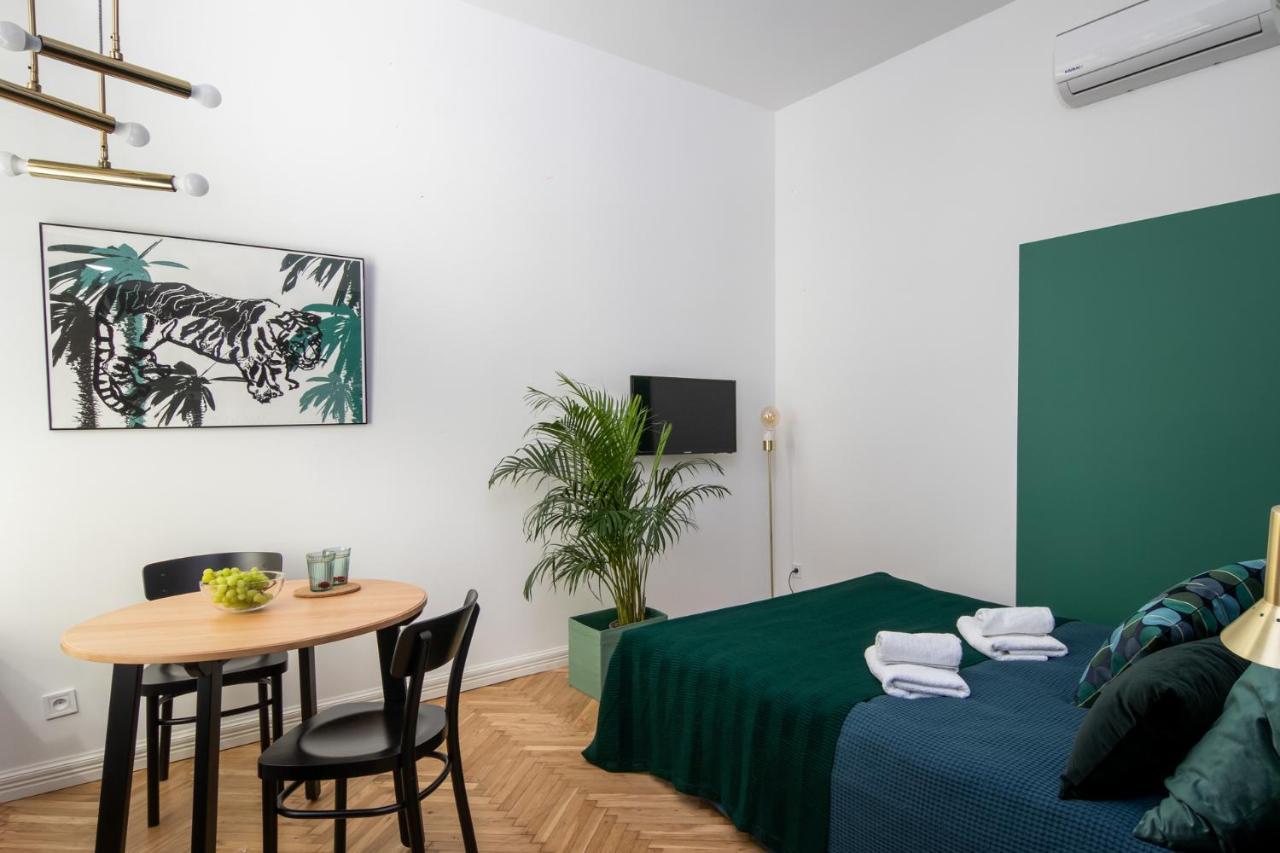 Barbacan Suites - Old Town Apartments - By Upstairs Krakow Bagian luar foto