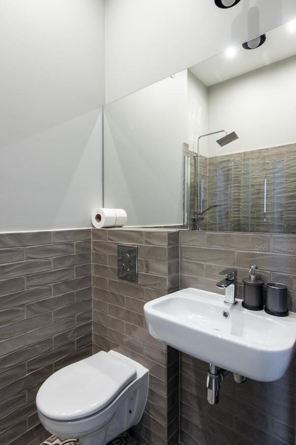 Barbacan Suites - Old Town Apartments - By Upstairs Krakow Bagian luar foto
